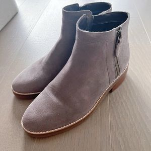 Cole Haan ankle boot (40mm) gray suede size 6 mint condition